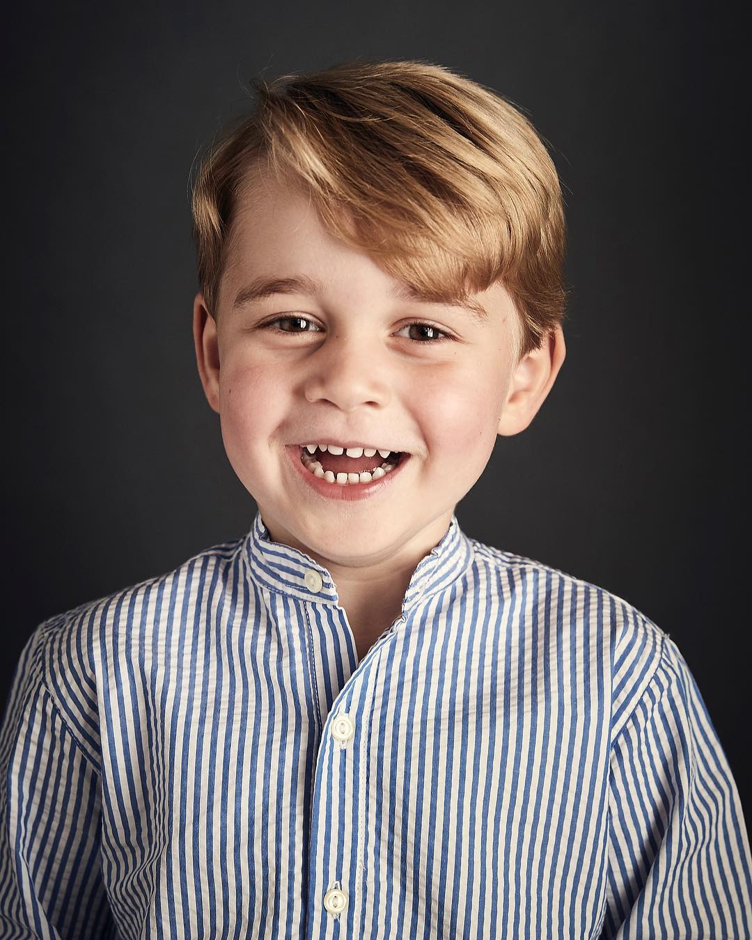 George de Cambridge -
 Foto via conta oficial de Instagram do Kensington Palace (@kensingtonroyal)