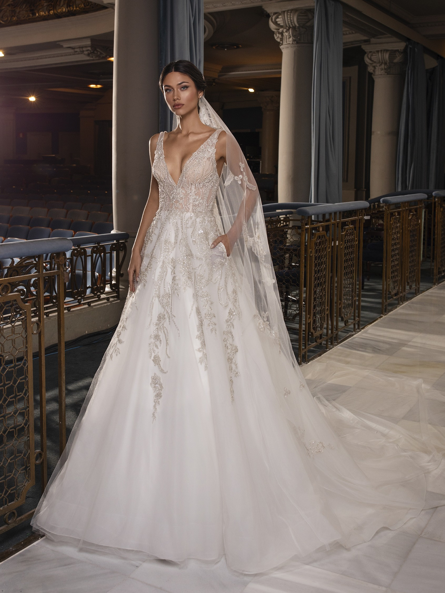 vestido de noiva princesa rendado com transparências