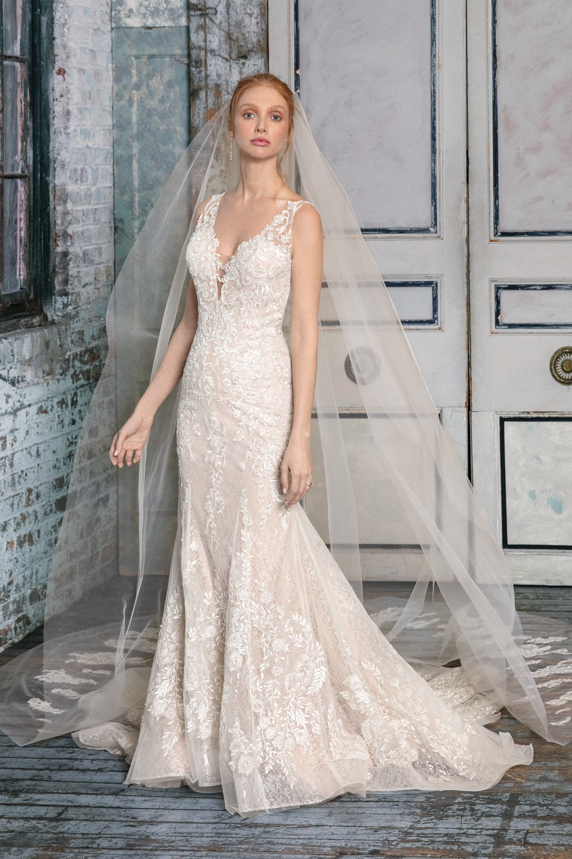 Style 99006. Credits: Justin Alexander Signature.