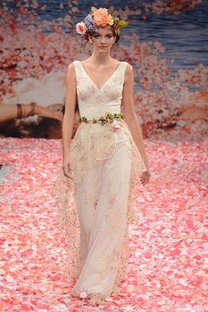 São como fadas num jardim encantado, as noivas by Claire Pettibone. A colecção Outono 2013 traz-nos mais vestidos de noiva delicados e aquele vintage appeal tão característico da estilista.