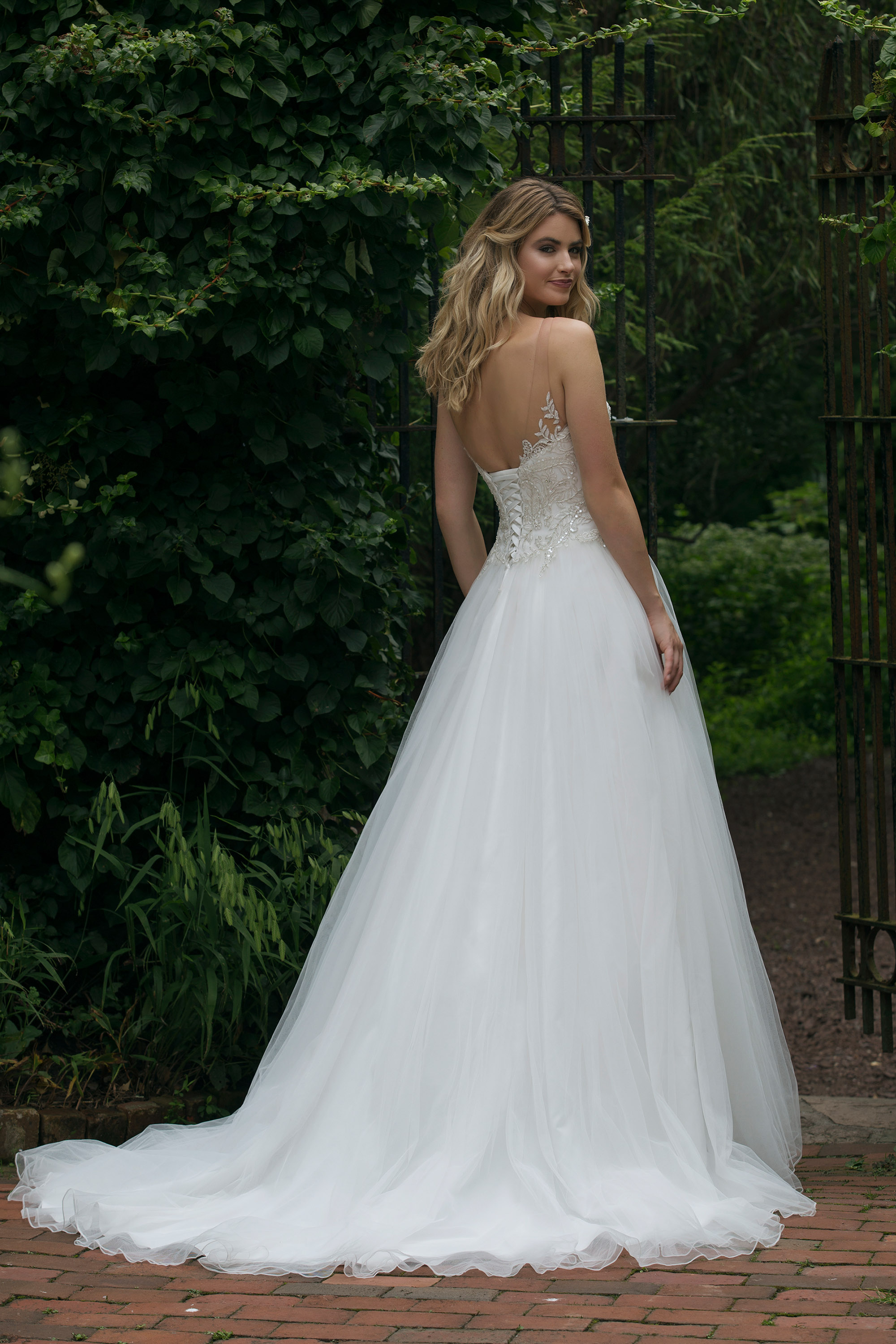 Style 44052. Credits: Justin Alexander Sincerity.