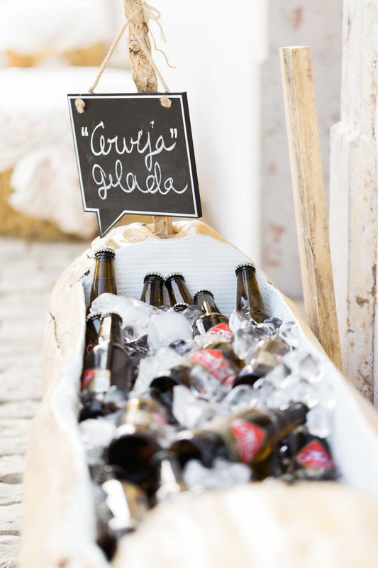 bebidas de casamento: cerveja num balde com gelo