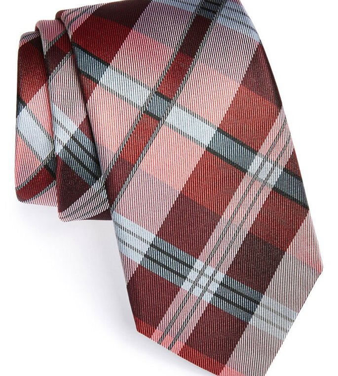 Para o noivo, a gravata na cor trendy. 