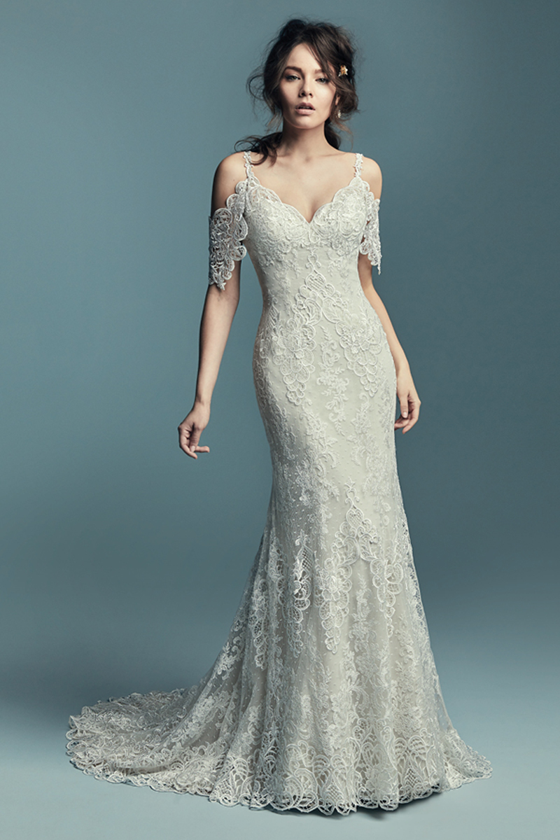 <a href="https://www.maggiesottero.com/maggie-sottero/elliana/11445">Maggie Sottero</a>
Chique e romântico. Este vestido de noiva apresenta pormenores de renda e tule. Mangas que expõe os ombros. Decote em forma de coração e costas em U com efeito ilusão. Terminado com botões de cristal sobre um fecho.