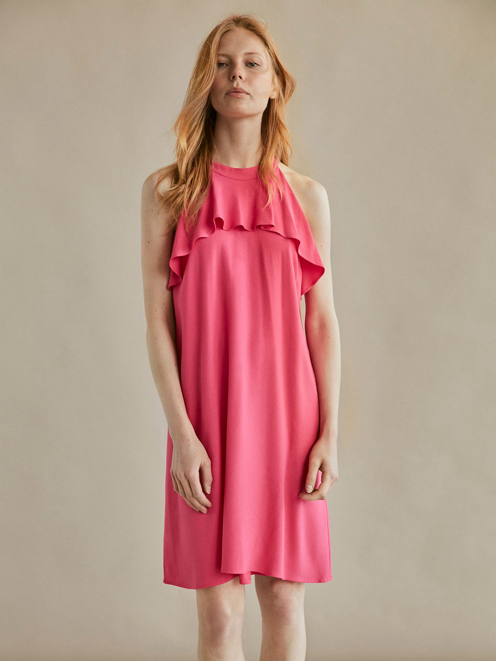 Vestido com detalhe de folhos e laçada da Massimo Dutti (29,95€)