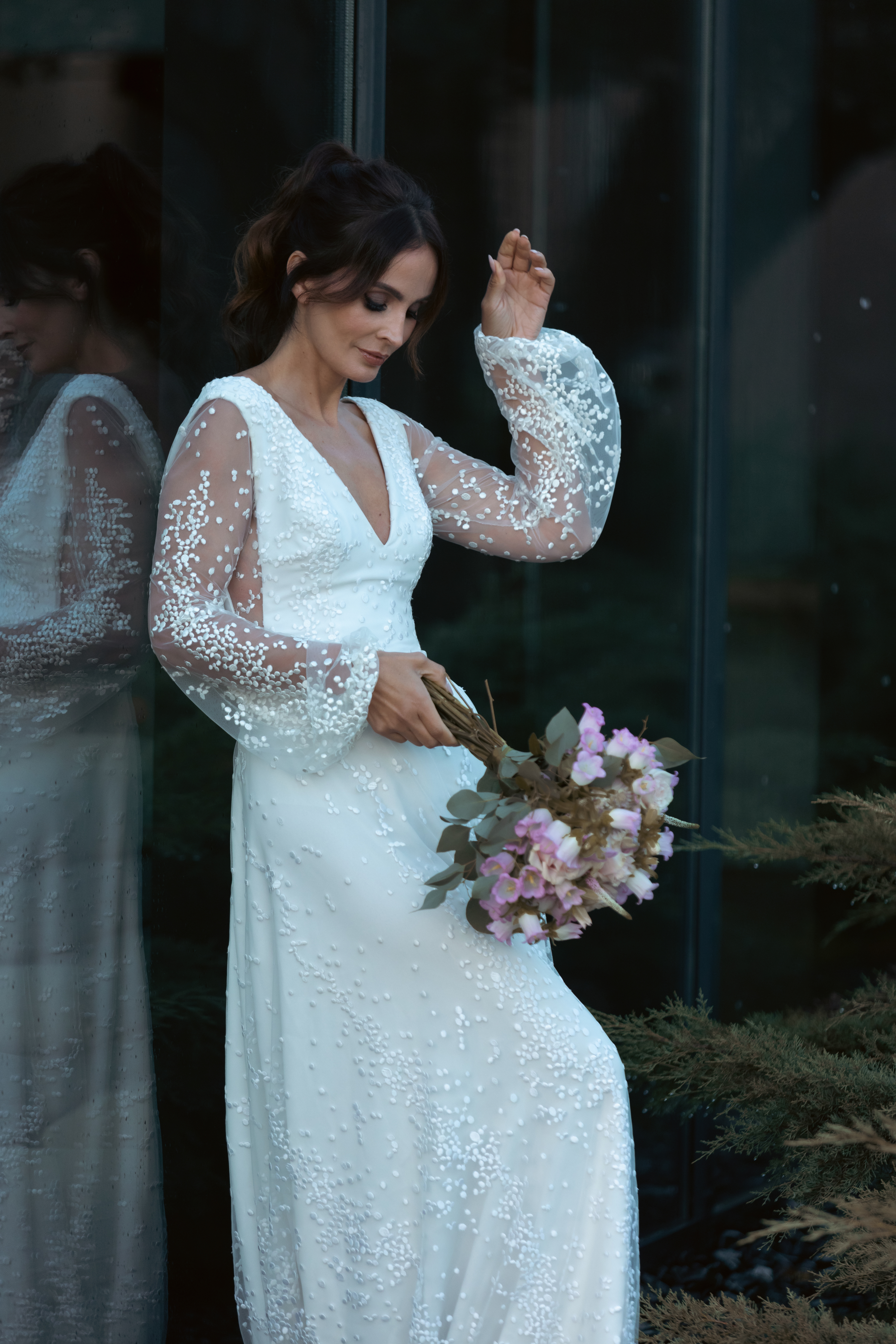 Vídeo: @ricardolacal from @lacal.weddings Make Up | Cabelos @dianapereiraatelier  Foto: @jose_ferreira_photo from @you_and_me_wedding_photography Local: @torre_bella  Modelos: @neneyn_m | @marisasilva.__ Vestido: @giorodriguesoffical 