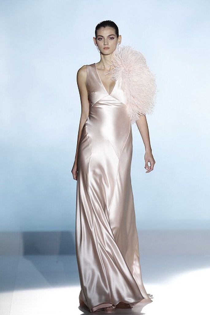 Foto: Ugo Camera / BARCELONA BRIDAL WEEK
<a href="http://zankyou.9nl.de/k3g6">Descubra a nova colecção 2015 de Rosa Clará</a>