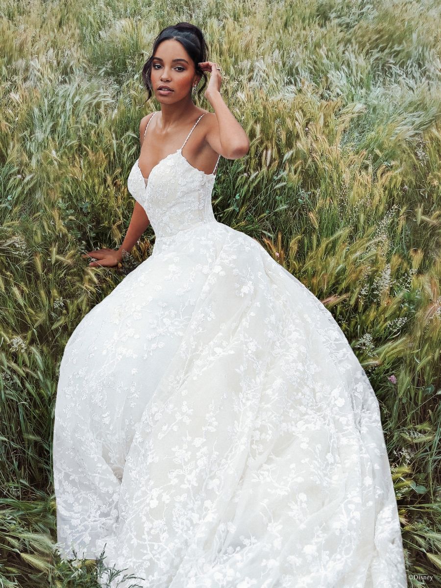 Tiana by Allure Bridals | Style: DP256 (só disponível nas lojas Kleinfeld) | Créditos: Disney