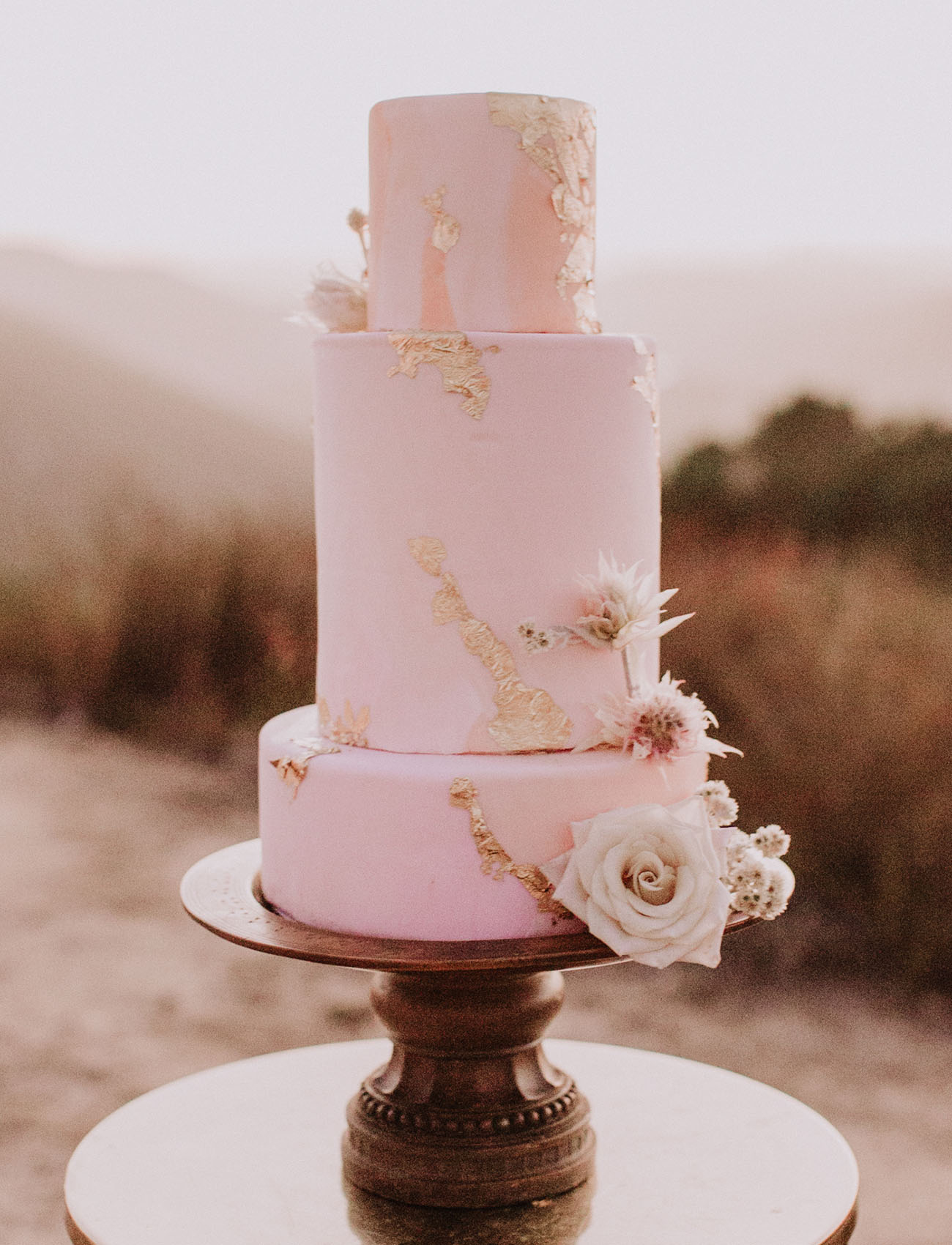Inspiração para bolos de casamento de 3 andares | Créditos: Paco and Betty