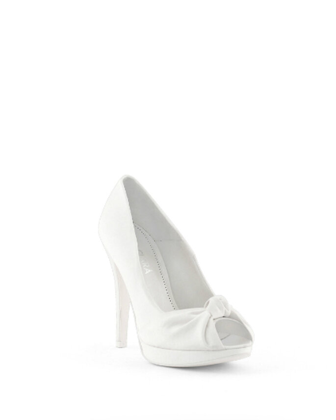 Escolhemos os nossos sapatos de noiva preferidos preferidas da colecção Rosa Clará 2013.

<a href="http://zankyou.9nl.de/k3g6">Descubra a nova colecção 2015 de Rosa Clará</a>