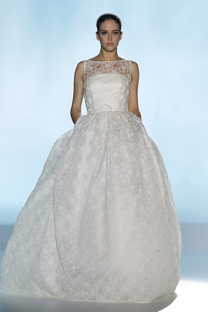 Foto: Ugo Camera / BARCELONA BRIDAL WEEK
<a href="http://zankyou.9nl.de/k3g6">Descubra a nova colecção 2015 de Rosa Clará</a>