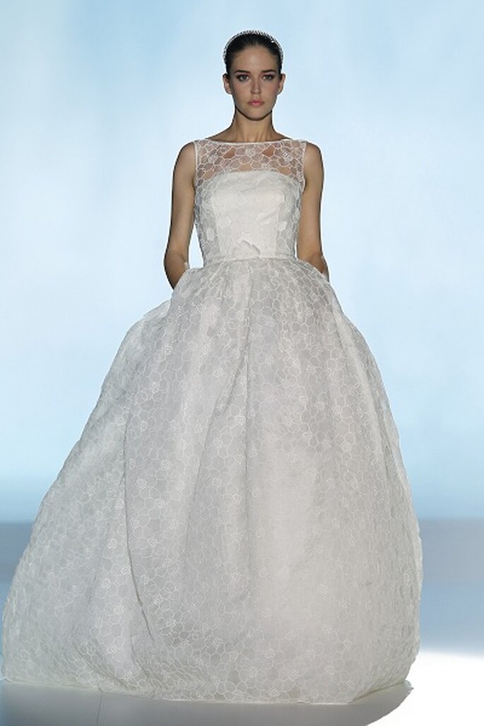 Foto: Ugo Camera / BARCELONA BRIDAL WEEK

<a href="http://zankyou.9nl.de/k3g6">Descubra a nova colecção 2015 de Rosa Clará</a>