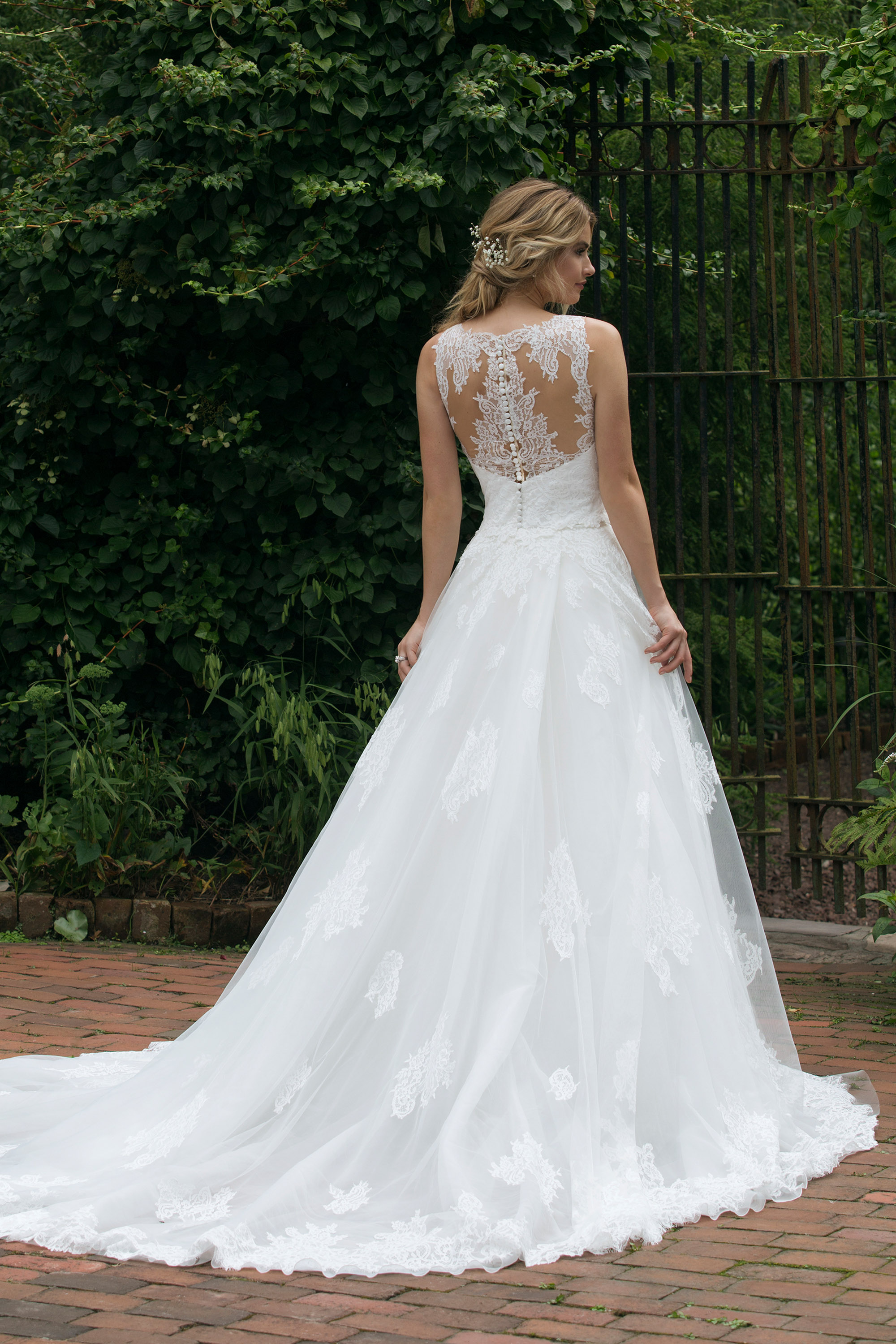 Style 44042. Credits: Justin Alexander Sincerity.