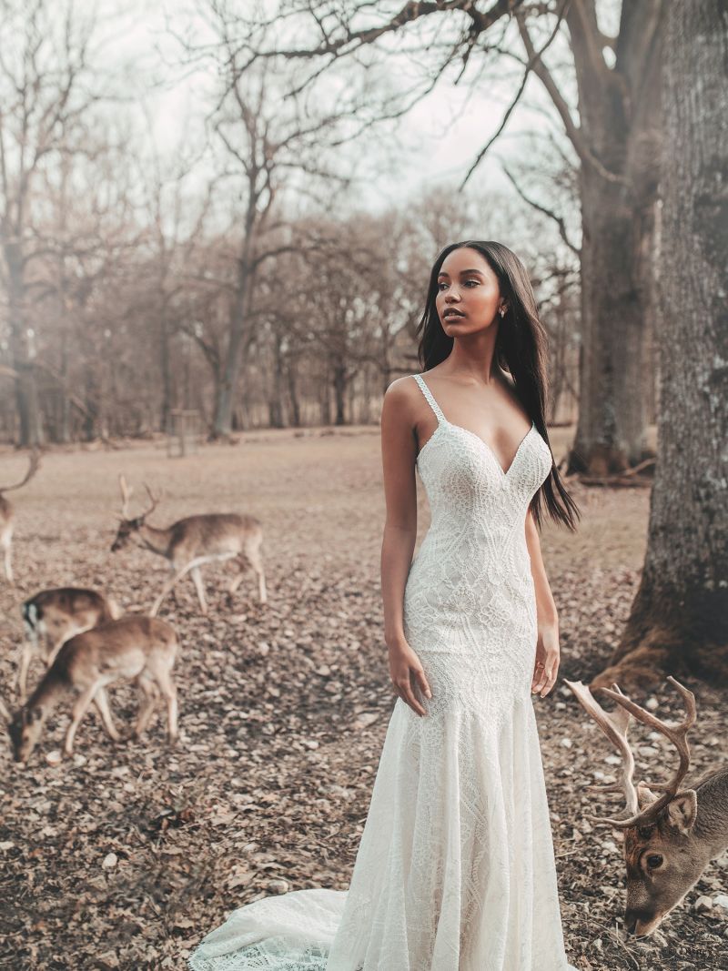 Pocahontas by Allure Bridals | Style: D265 | Créditos: Disney