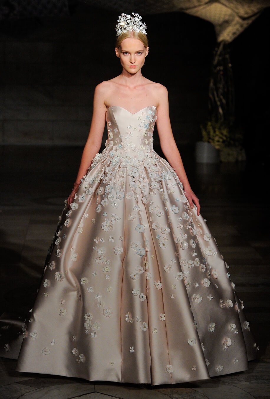 Créditos: Reem Acra | Barcelona Bridal Fashion Week