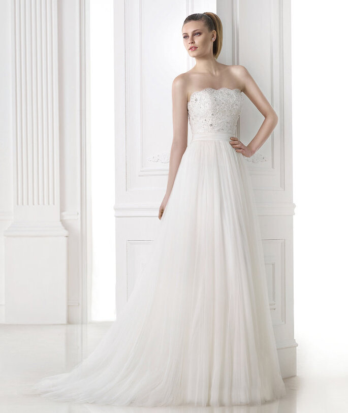 <a href="http://zankyou.9nl.de/n3ig" target="_blank"> Faça a sua marcação para experimentar este vestido! </a>