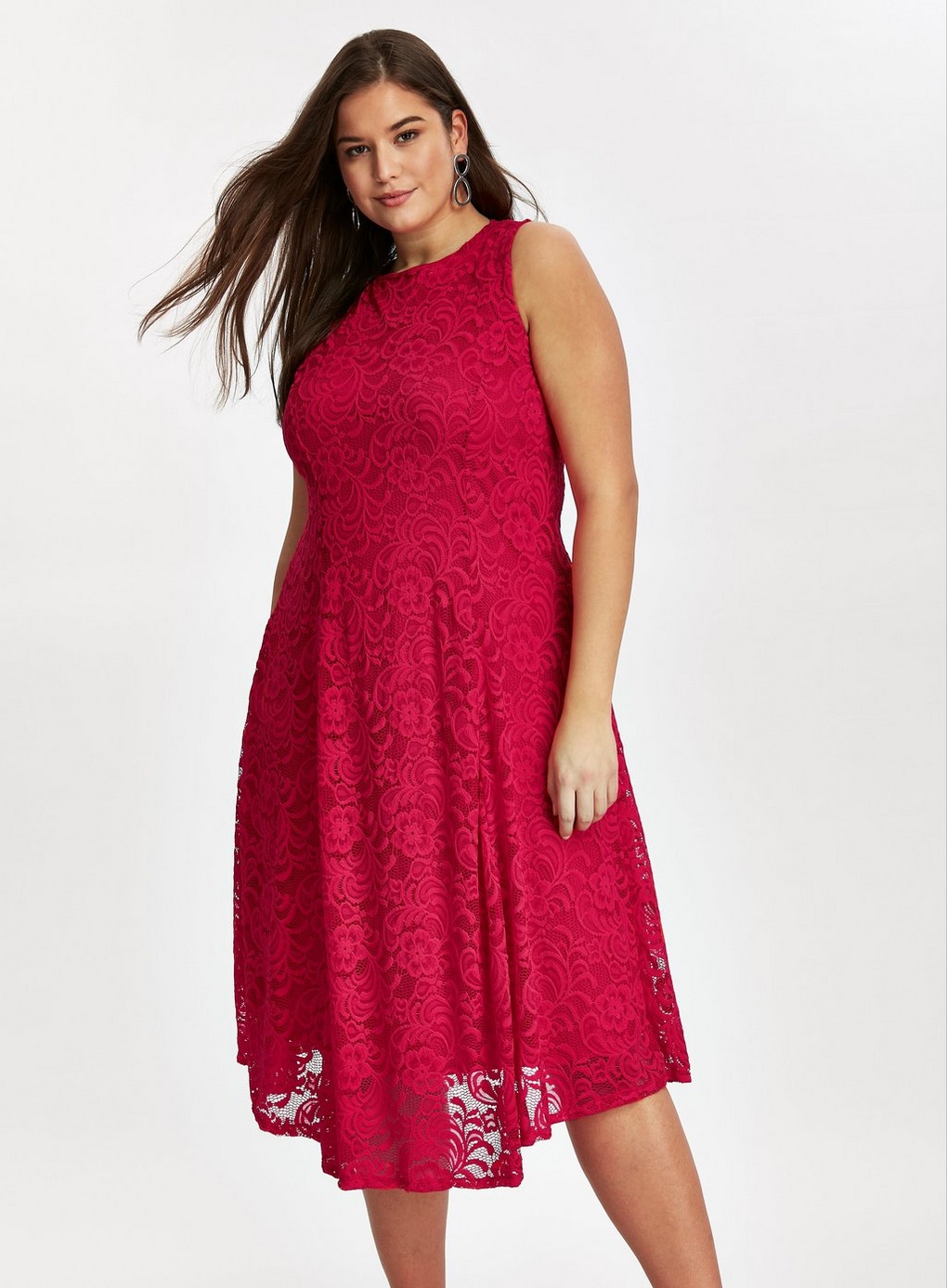 Créditos: Grace Red Lace Midaxi Dress, Evans