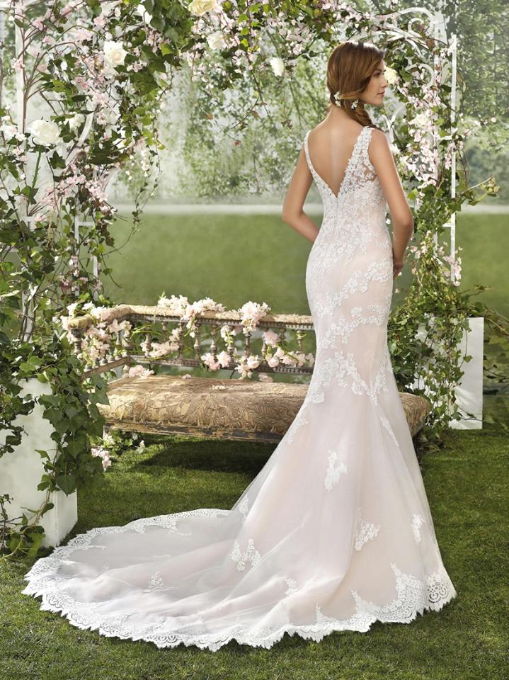 Modelo de Fara Sposa, disponível em Principessa Noivas.