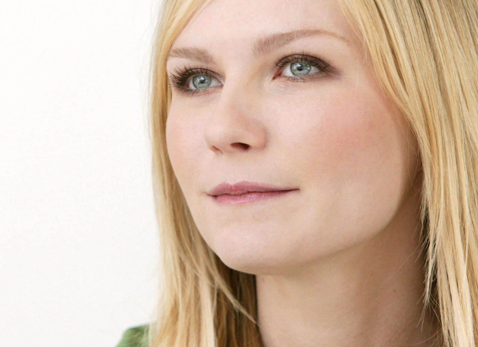 Kirsten Dunst tem um rosto redondo