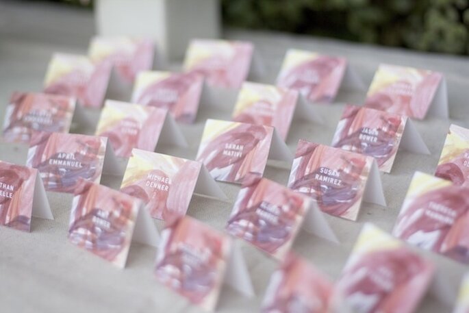 Indicadores de mesa con los nombres de tus invitados en acuarela - Foto Rizza Priz Photography Indicadores de mesa con los nombres de tus invitados en acuarela - Foto Rizza Priz Photography
