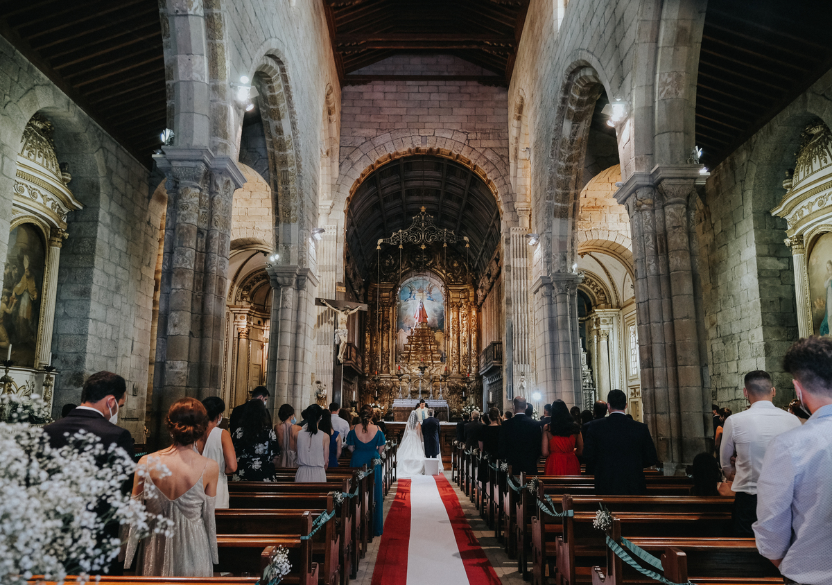 noivos na igreja