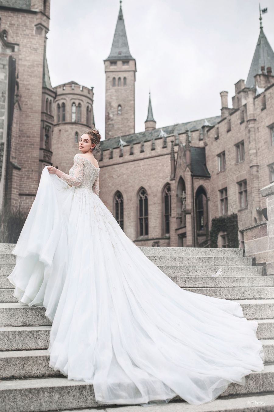 Cinderella by Allure Bridals | Style: DP253 (só disponível nas lojas Kleinfeld) | Créditos: Disney