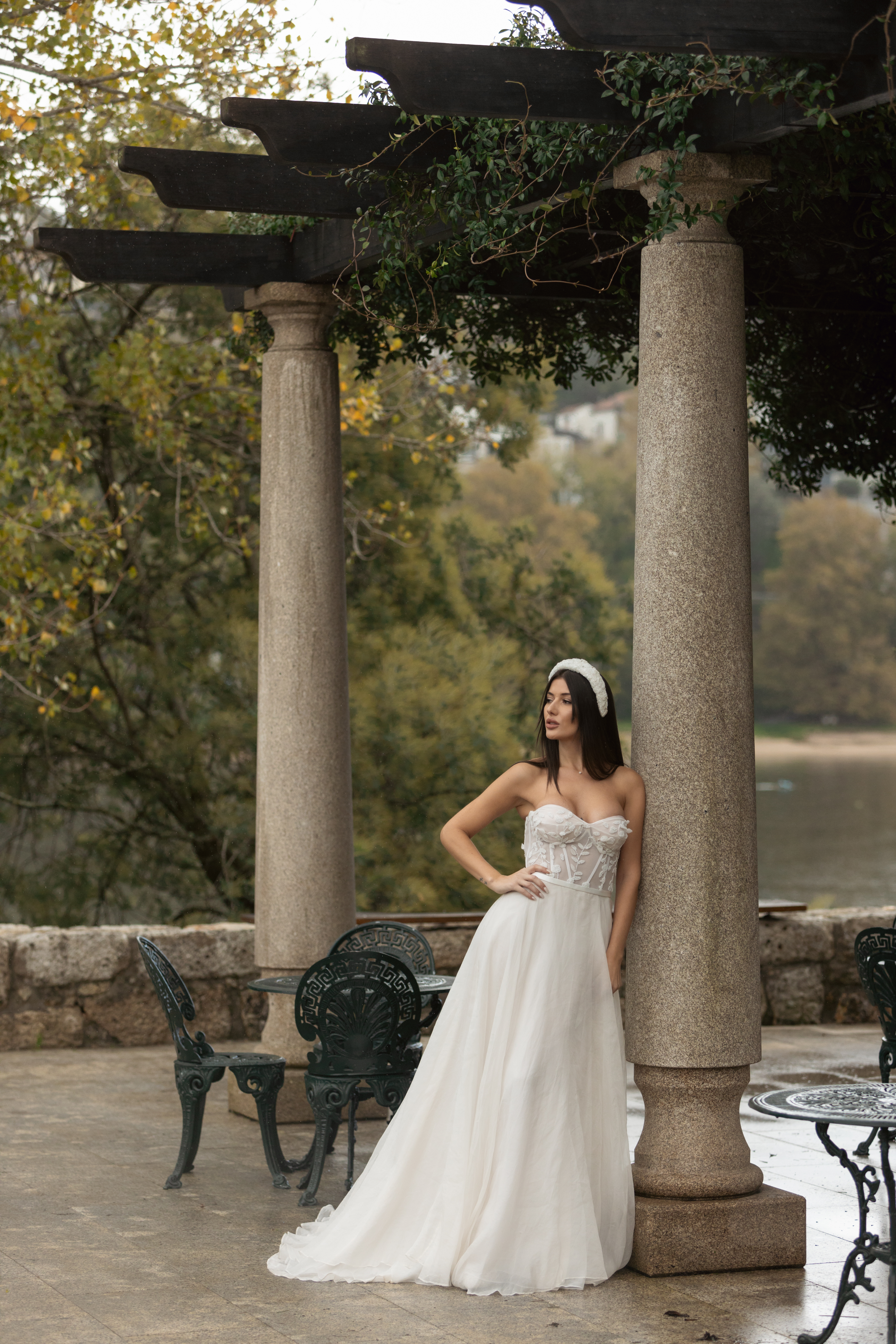 Vídeo: @ricardolacal from @lacal.weddings Make Up | Cabelos @dianapereiraatelier  Foto: @jose_ferreira_photo from @you_and_me_wedding_photography Local: @torre_bella  Modelos: @neneyn_m | @marisasilva.__ Vestido: @giorodriguesoffical 