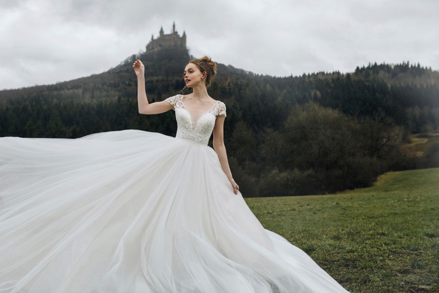 Cinderella by Allure Bridals | Style: D263| Créditos: Disney