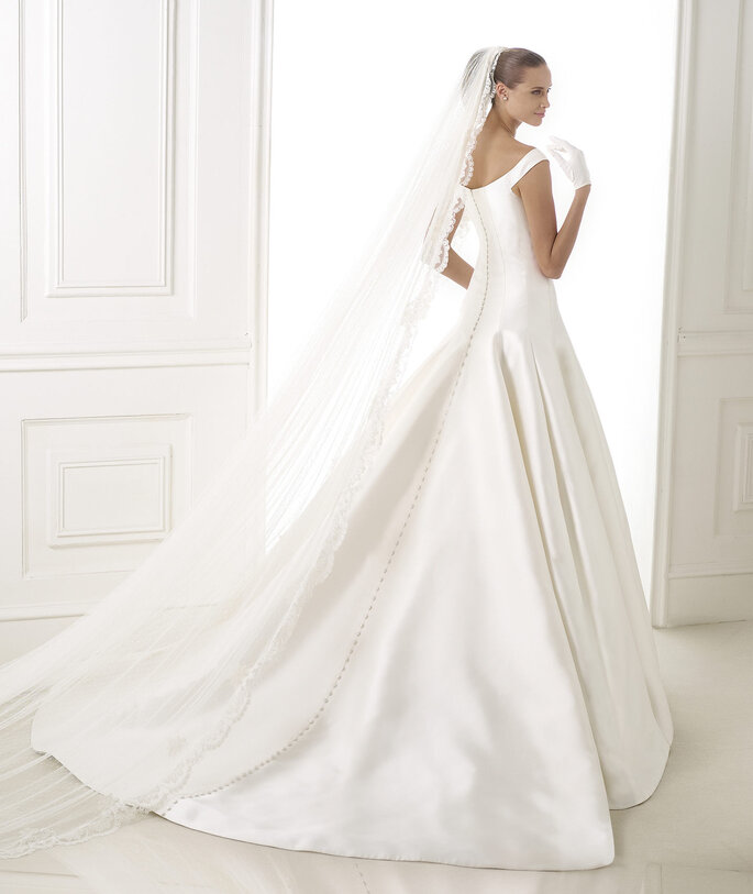 <a href="http://zankyou.9nl.de/n3ig" target="_blank"> Faça a sua marcação para experimentar este vestido! </a>