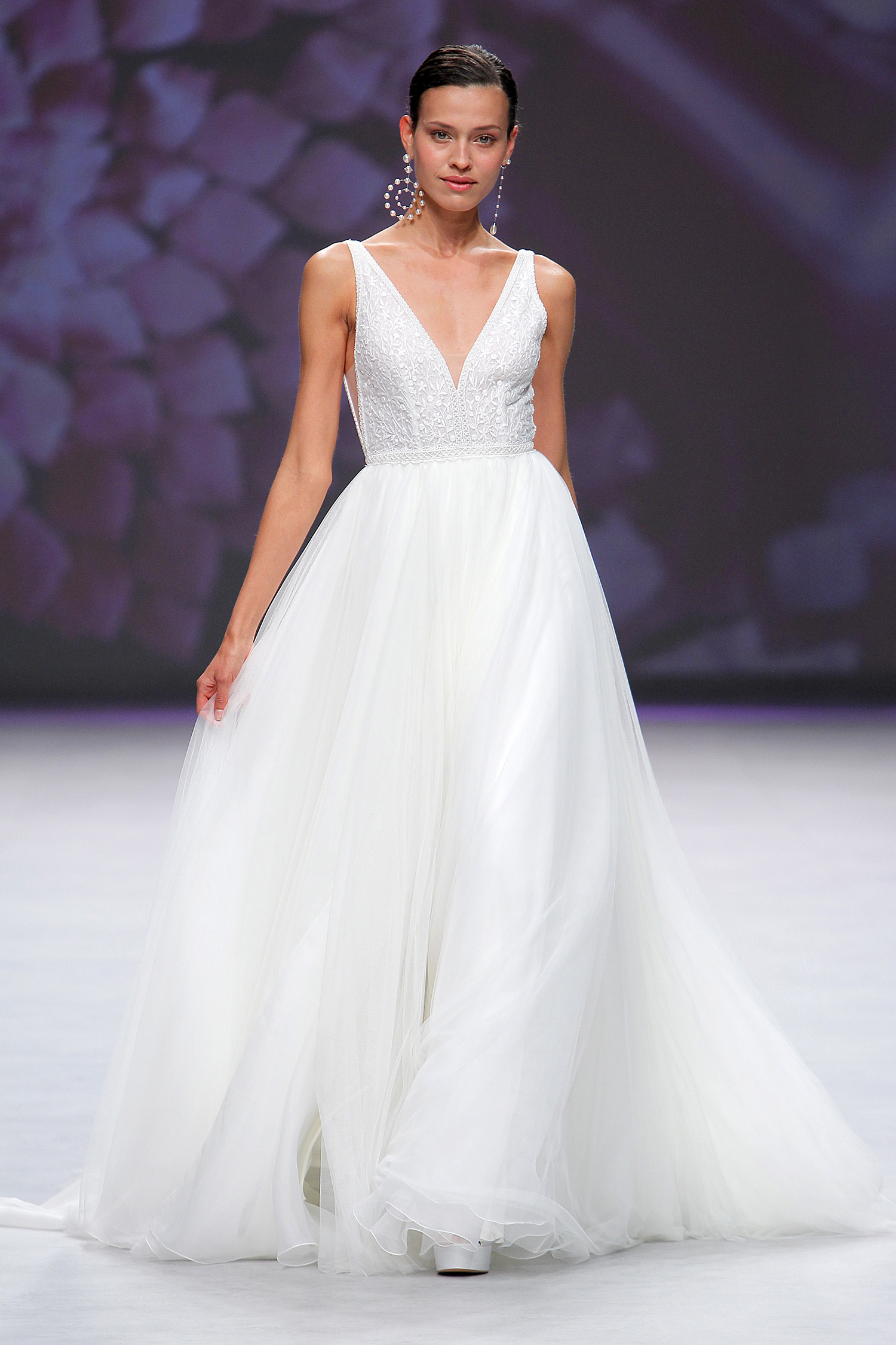 Aire Barcelona. Credits: Valmont Barcelona Bridal Fashion Week