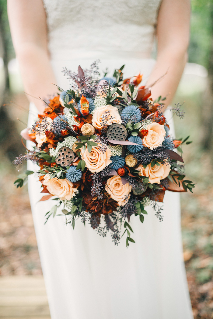 As rosas combinam com uma grande diversidade de flores, ramos e demais elementos | Créditos: Etsy