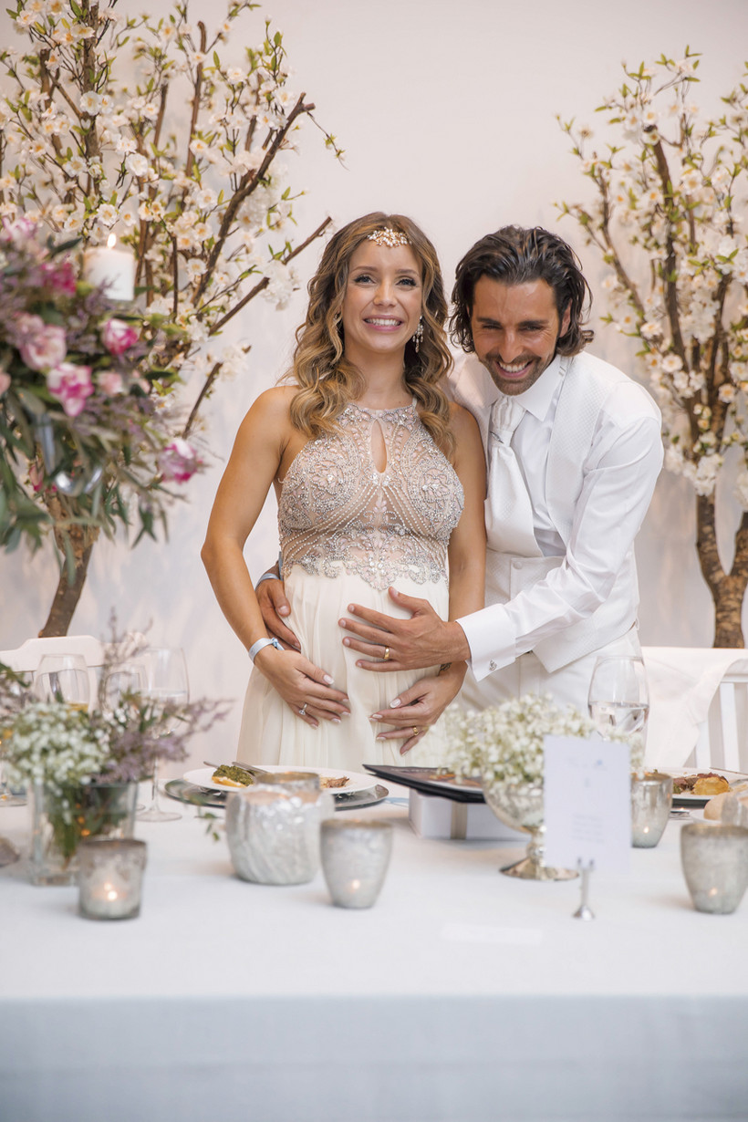 A cantora, apresentadora e atriz escolheu um segundo vestido para a festa, que ainda evidenciava a barriga de grávida. As gémeas, entretanto, já nasceram, embora prematuramente.