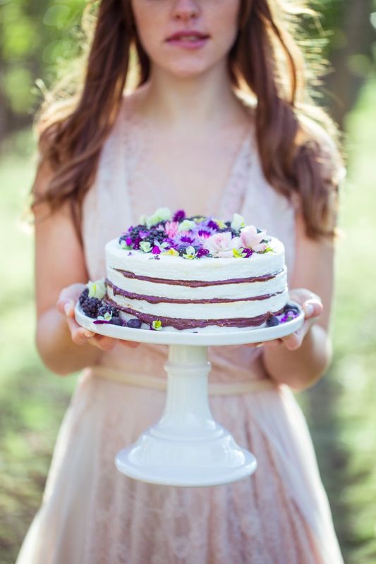 Inspiração delicada para bolos de casamento deliciosos | Créditos: Miss Pavlova - Cake &amp; Co. | Foto: 135 mílimetros