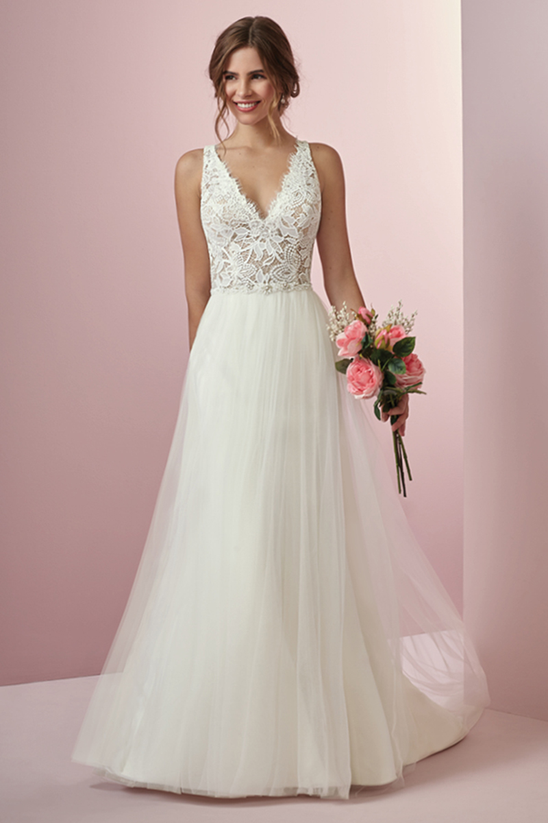 <a href="https://www.maggiesottero.com/rebecca-ingram/connie/11587" target="_blank">Rebecca Ingram</a>