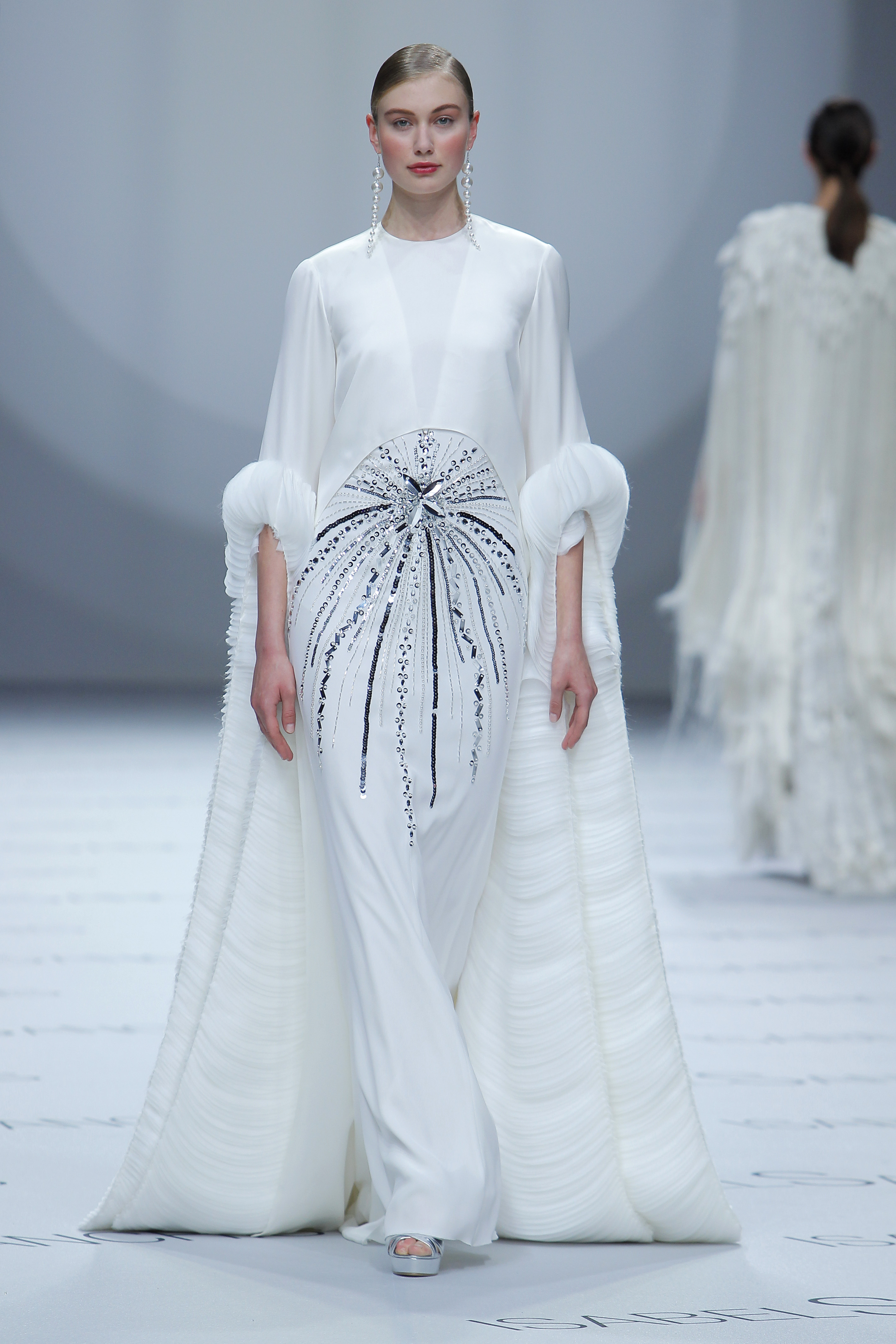 Isabel Sanchis. Créditos: Barcelona Bridal Fashion Week