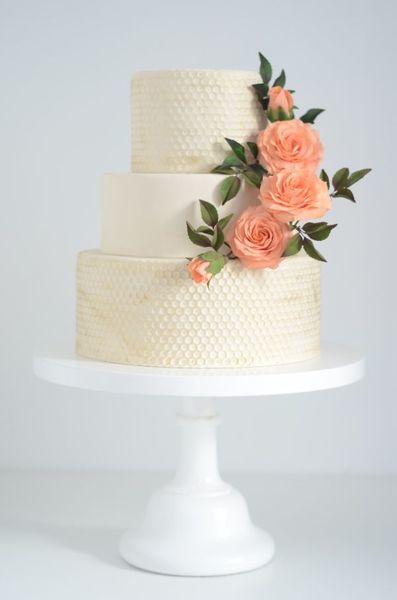 Inspiração para bolos de casamento simples mas fabuloso! | Créditos: T Bakes