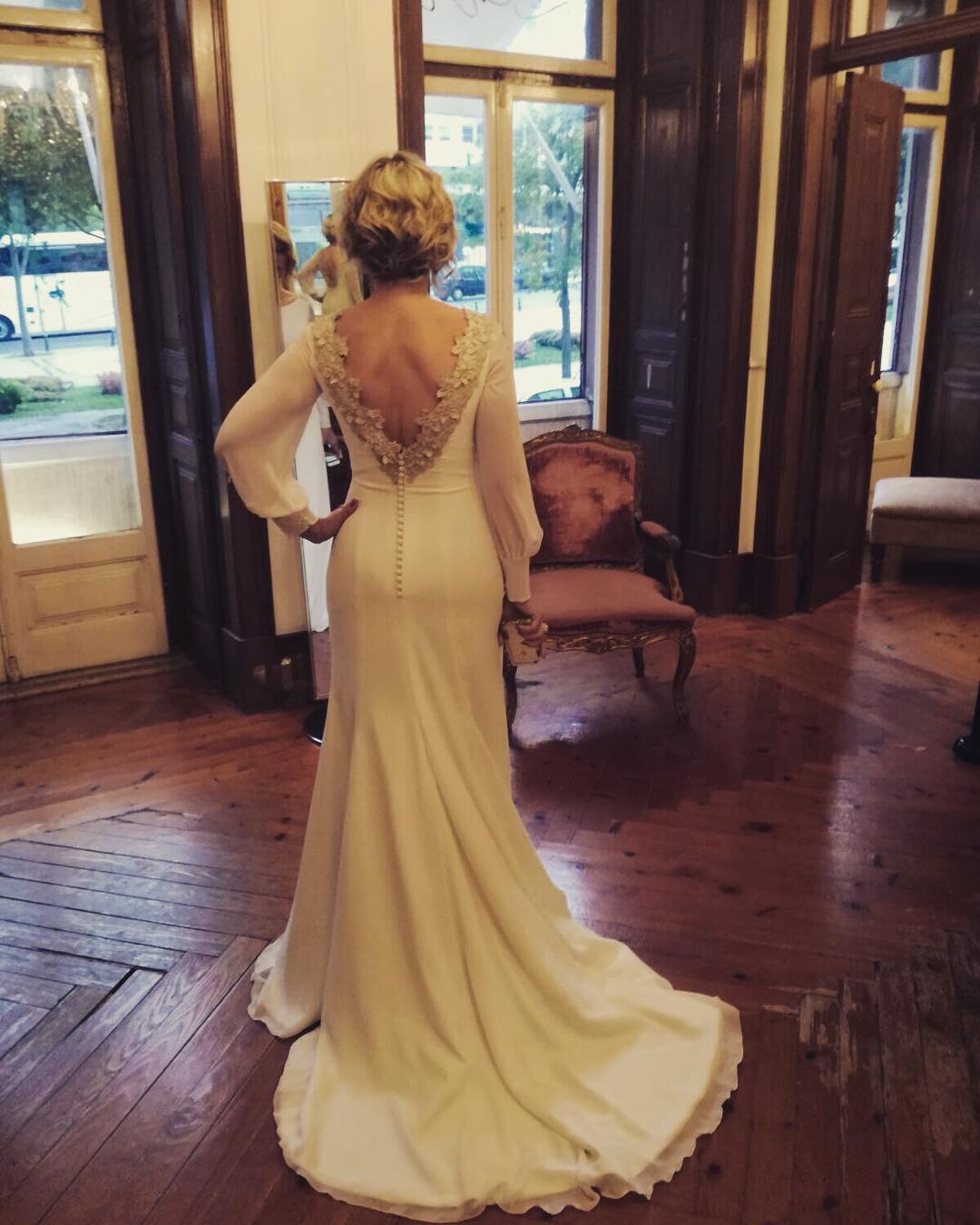 Foto via Instagram | Clara de Sousa vestida por Penhalta | Jóias: Gilles Fine Jewellery | Sapatos: Helsar