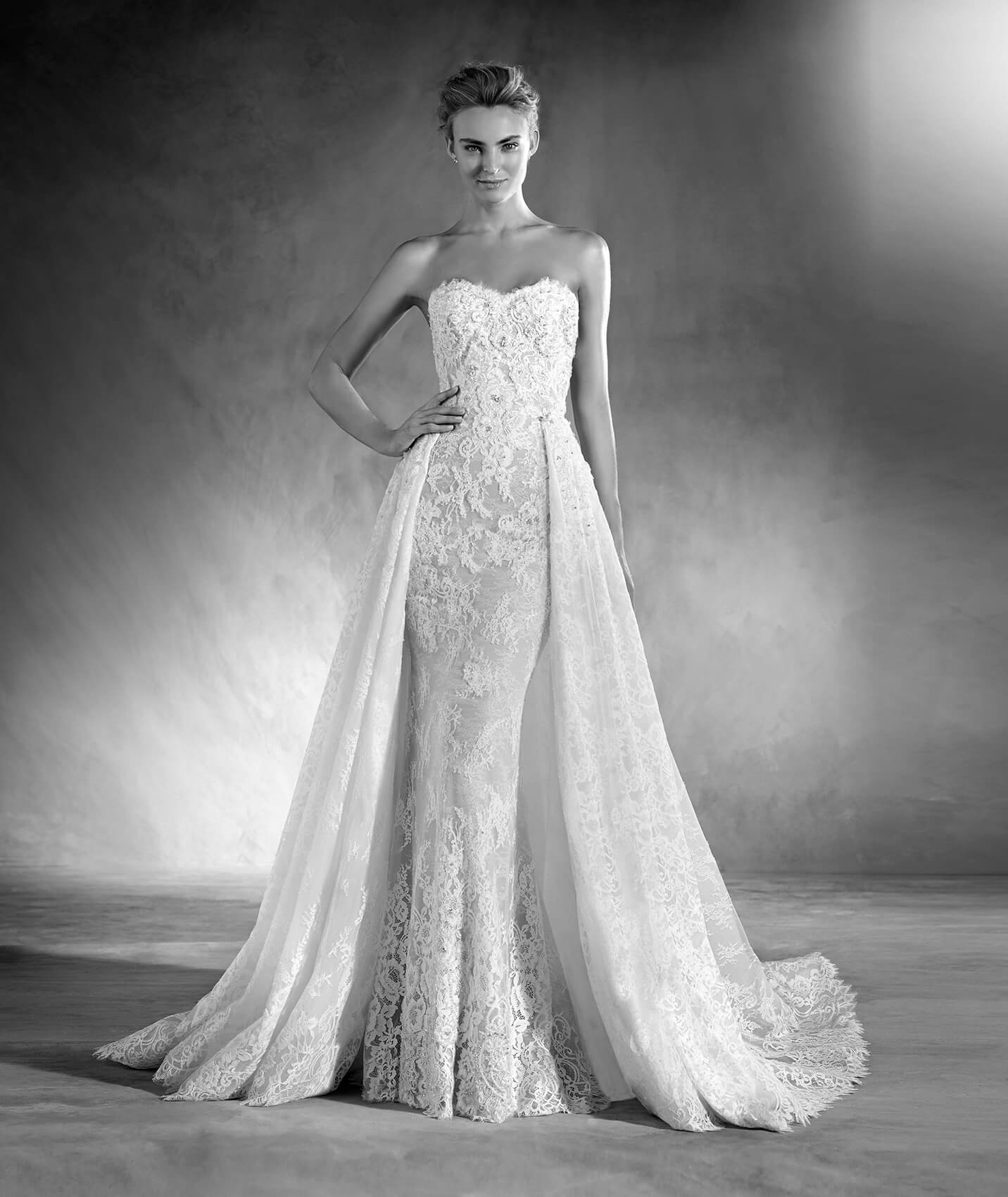 Foto: Pronovias
<a href="http://zankyou.9nl.de/n3ig" target="_blank"> Faça a sua marcação para experimentar o seu vestido favorito! </a>