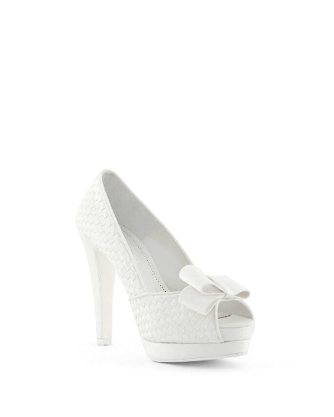 Escolhemos os nossos sapatos de noiva preferidos preferidas da colecção Rosa Clará 2013.
<a href="http://zankyou.9nl.de/k3g6">Descubra a nova colecção 2015 de Rosa Clará</a>