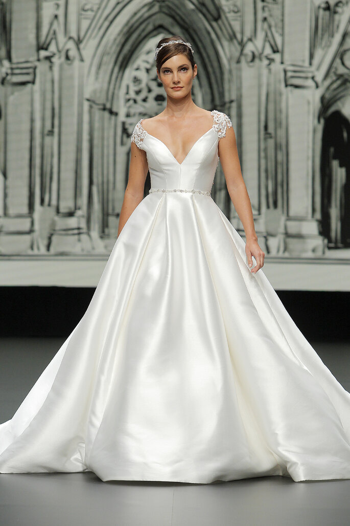 House of St. Patrick 2021 | Créditos: Valmont Barcelona Bridal Fashion Week 2020