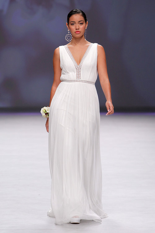 Aire Barcelona. Credits: Valmont Barcelona Bridal Fashion Week