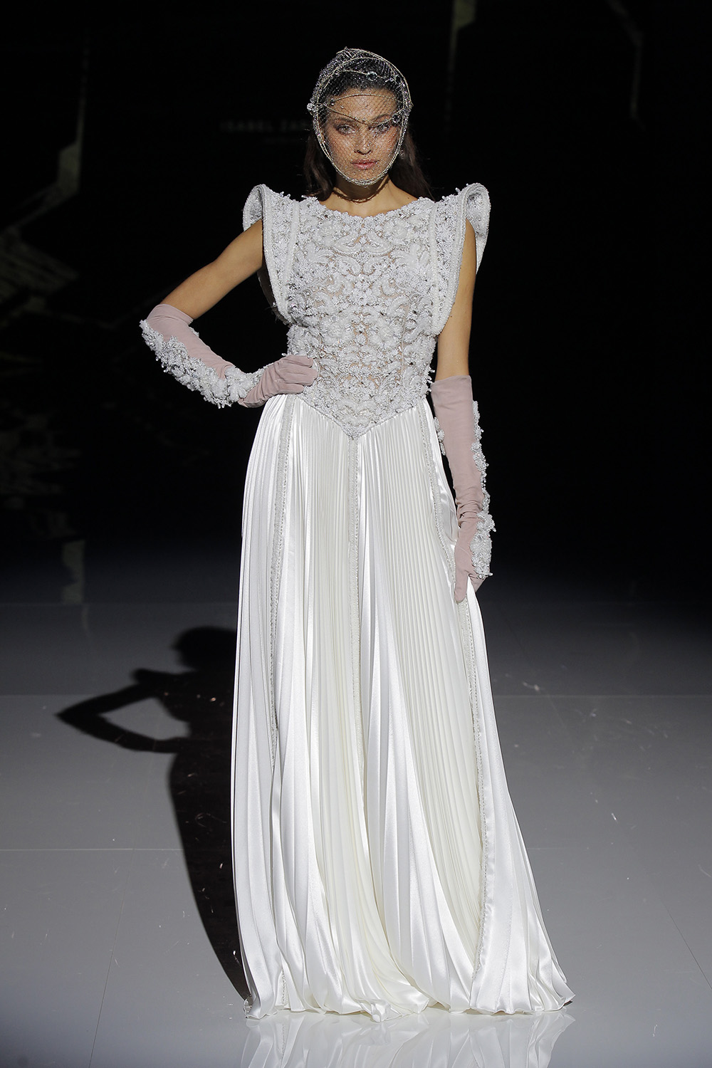 Isabel Zapardiez. Créditos: Barcelona Bridal Fashion Week