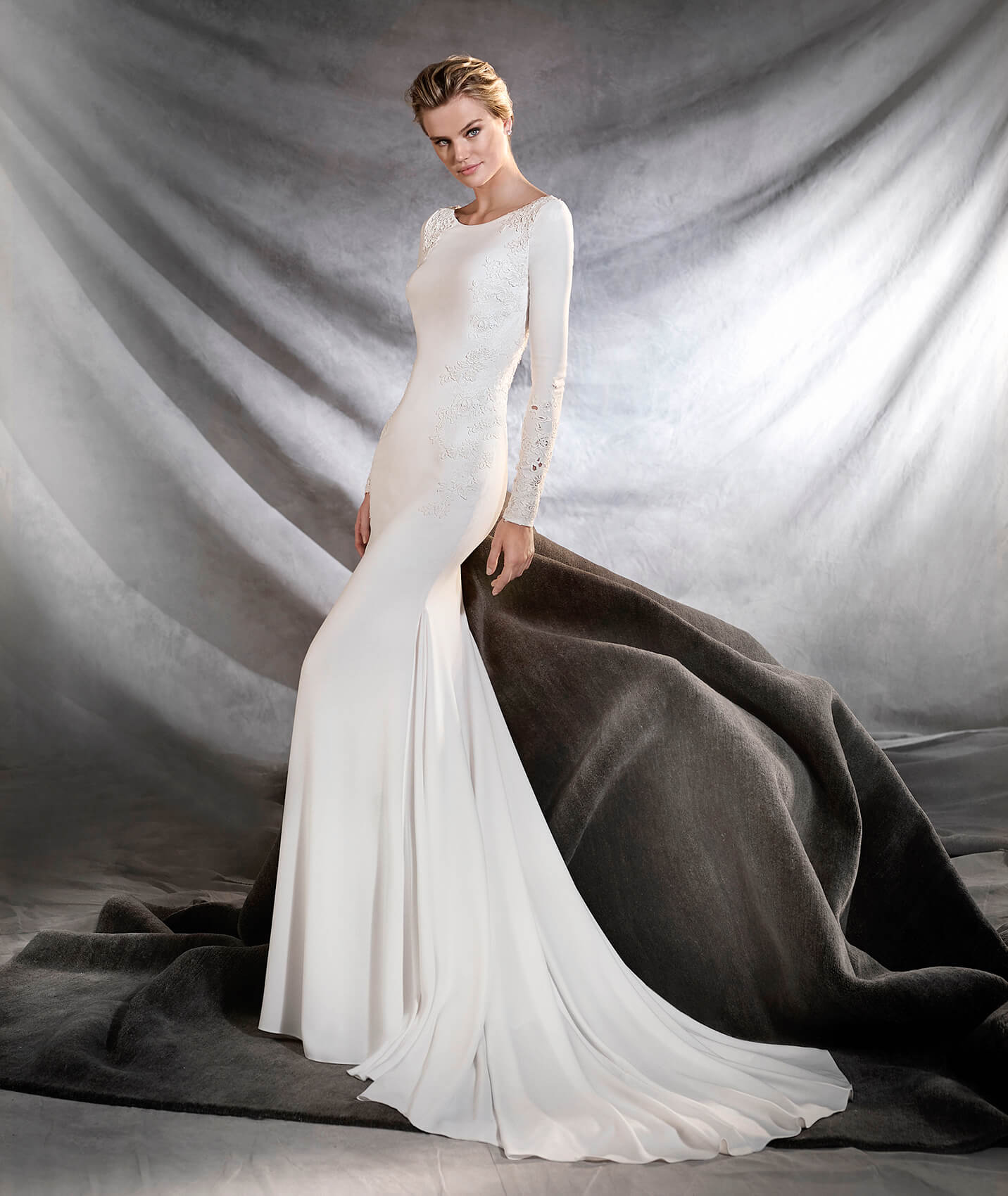 Foto: Pronovias
<a href="http://zankyou.9nl.de/n3ig" target="_blank"> Faça a sua marcação para experimentar o seu vestido favorito! </a>