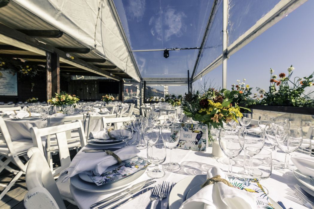 Espaço especiais para celebrar o seu casamento: <a href="https://www.zankyou.pt/f/kailua-fonte-da-telha-533372/card/visit-web"> Kailua – Fonte da Telha</a> - Setúbal: Almada