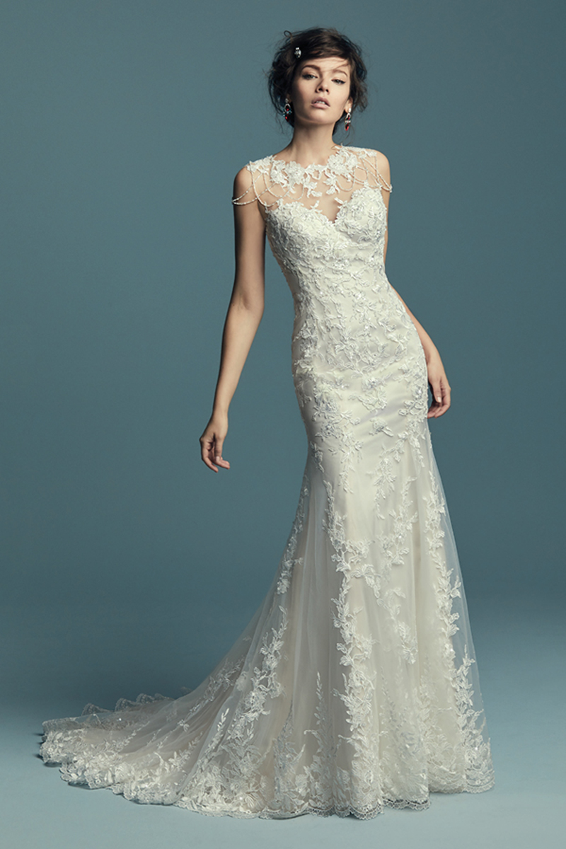 <a href="https://www.maggiesottero.com/maggie-sottero/dorinda/11438">Maggie Sottero</a>3
Este vestido de noiva fortemente inspirado num estilo vintage apresenta uma gola com pormenores bbordados. Uma silhueta suave fit-and-flare com pormenores de renda sobre. Terminado com botões cobertos sobre um fecho.