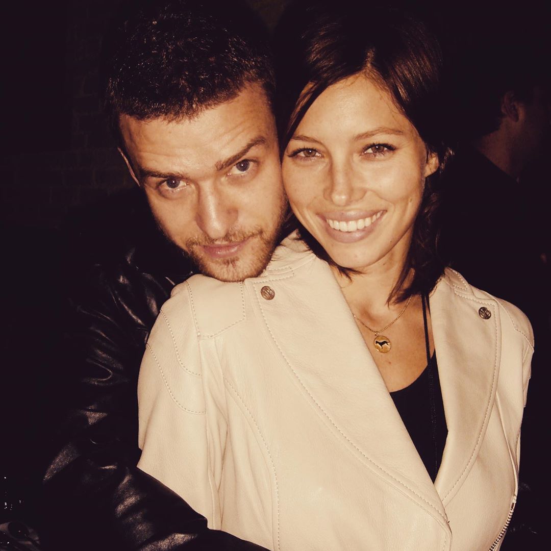 Justin Timberlake publicou uma foto do primeiro ano de namoro com a sua cara-metade, Jessica Biel. «Throwback to our first year together. It ain’t hard to tell from my face!!! When you know, you know.
I love you, my funny Valentine. Every day the 14th!!! Happy Love Day, y’all!!» lê-se em @justintimberlake