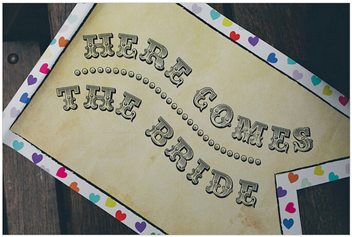 Carteles para boda con corazones de colores. Foto: We Heart Pictures Carteles para boda con corazones de colores. Foto: We Heart Pictures