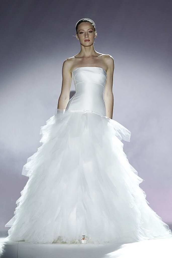 Foto: Ugo Camera / BARCELONA BRIDAL WEEK
<a href="http://zankyou.9nl.de/k3g6">Descubra a nova colecção 2015 de Rosa Clará</a>