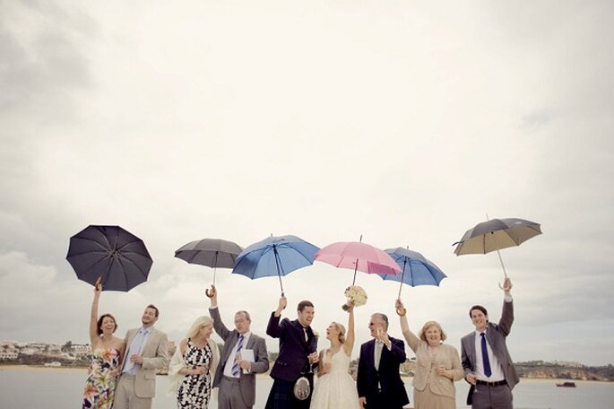 «Gostamos de momentos alegres e espontâneos, este ainda se torna mais especial porque foi debaixo de chuva... que não estragou a festa e fez de uma situação que não é ideal fotograficamente um momento feliz que nós adoramos.»

piteiraphotography.com