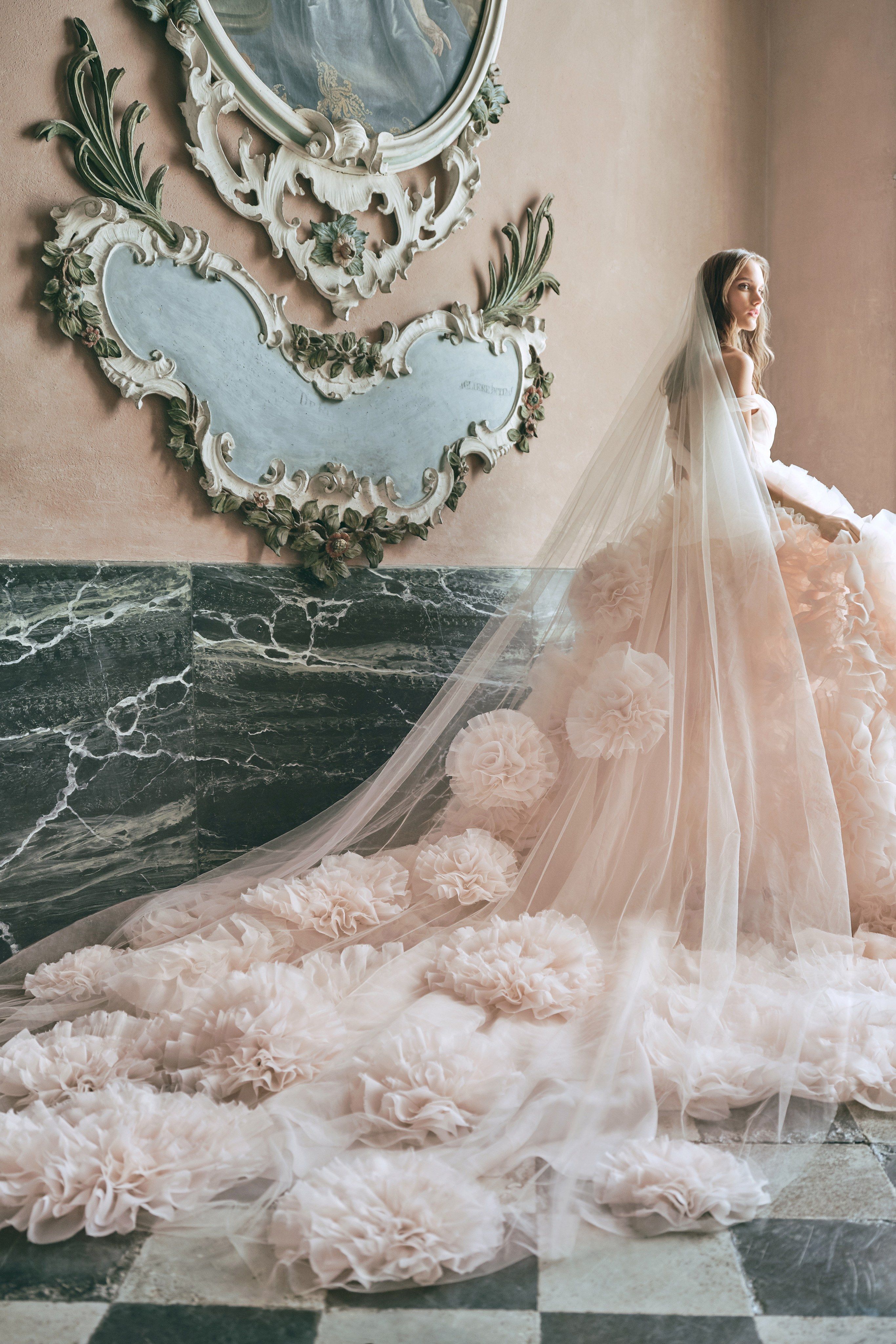 00012-monique-lhuillier-new-york-bridal-fall-2020-credit-kt-merry